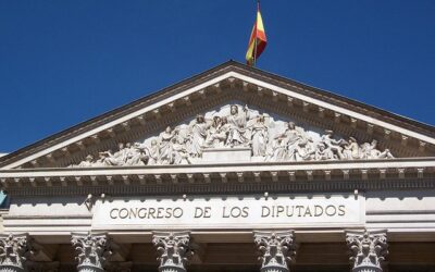 Cayetana Álvarez de Toledo alerta sobre el peligro que sobrevuela la democracia española.